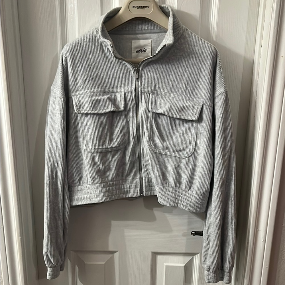 AERIE CROPPED JACKET SIZE MEDIUM